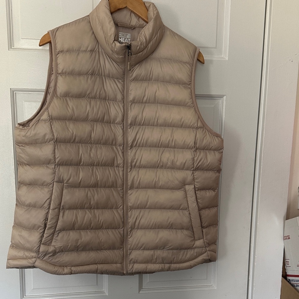 32 Degrees Women's Quilted Puffer Vest in Taupe